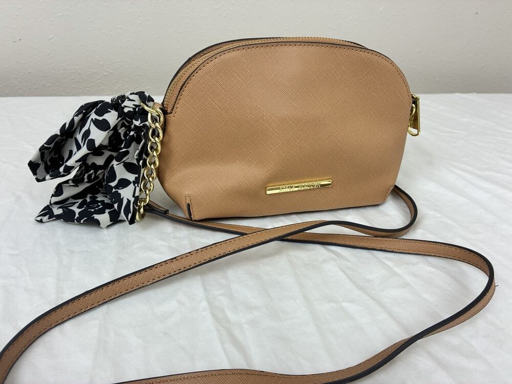 Tan Leather Steve Madden Shoulder Bag/Crossbody Bag w/ Gold Hardware